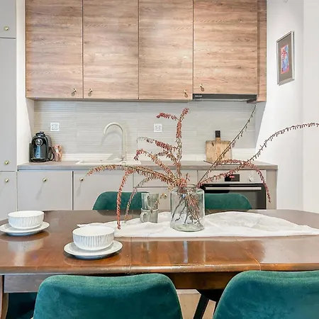 Daire Beautiful In With Kitchen